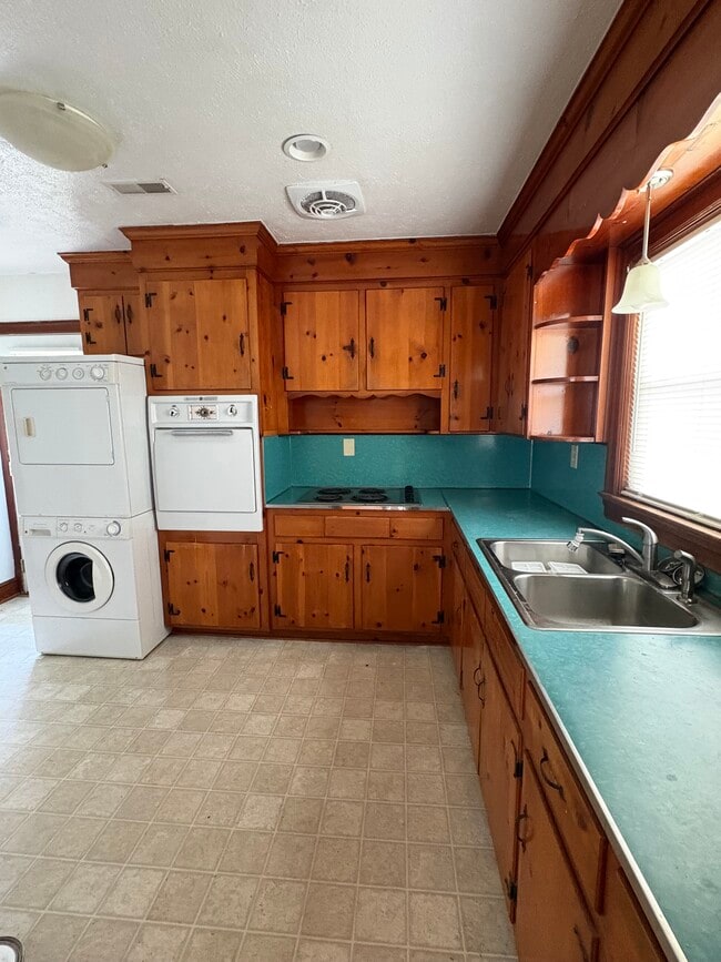 Kitchen - 1624 Germantown Rd