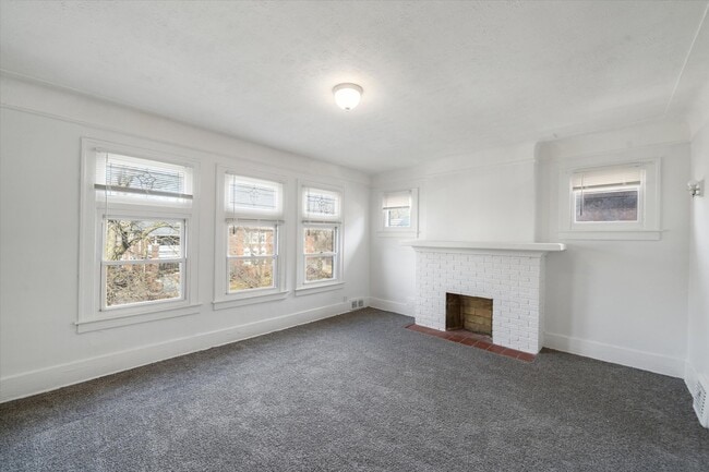 Photo - 2333-2335 W Grand St