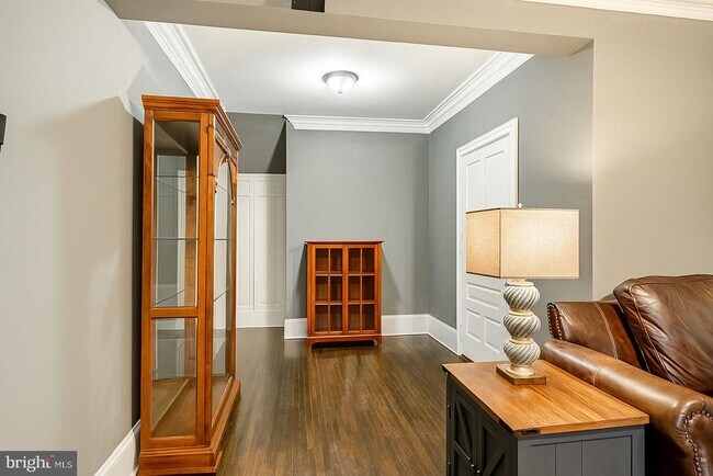 Photo - 300 N Penn St Unidad P1