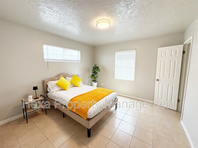 Building Photo - 4679 Weaver Rd Unit 2 Bedroom 13