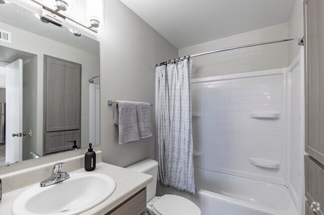 1BR, 1BA - 660 SF (Upgraded)