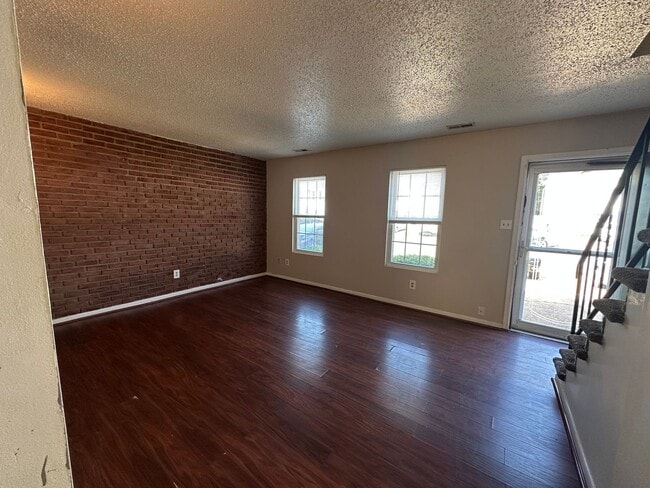 Photo - 2143 Kimball Cir