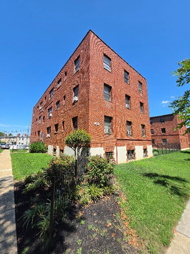140 KENILWORTH AVE NE