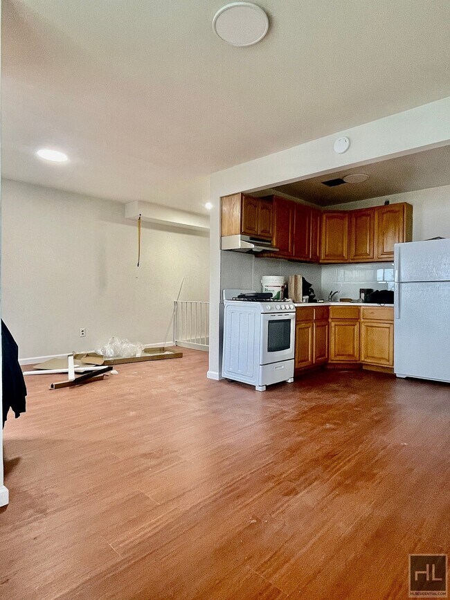 Photo - 2 Bedroom with backyard in Corona Queens Unidad 1R