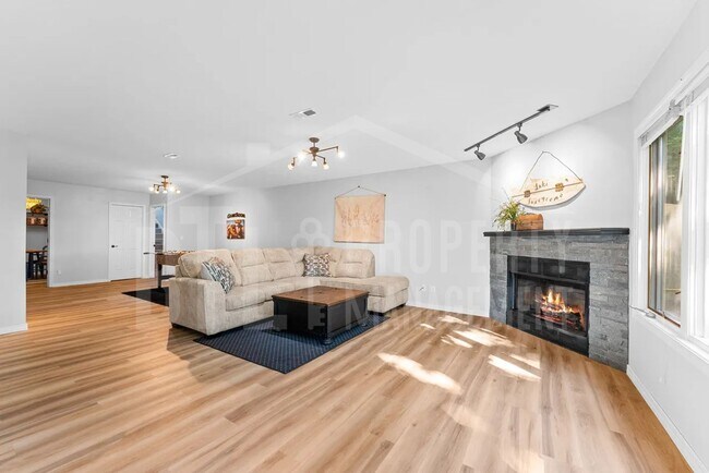 Photo - Beautifully updated 4-bedroom, 3-bath duplex in Branson!