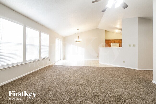 Photo - 744 Thornwood Ln