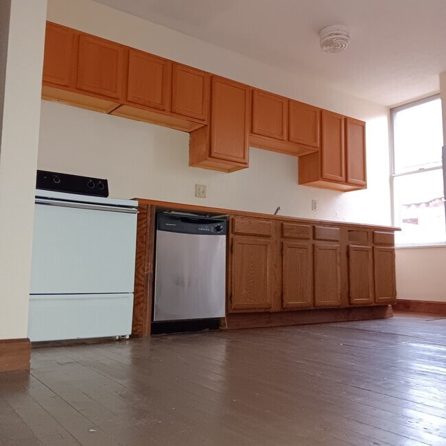 Building Photo - 2148 Auburn Ave Unit 4 Rental