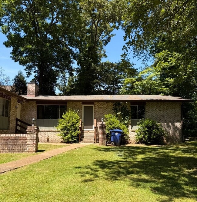 Building Photo - 905 Forest Dale Ln Unit B