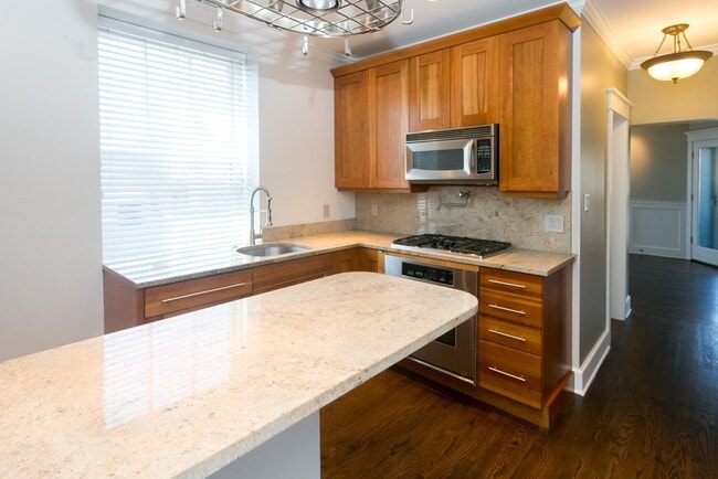 Photo - 3620 N Bosworth Ave Unit 3R