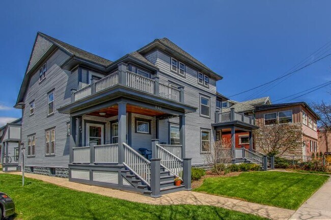 Photo - 843 Cherry St SE