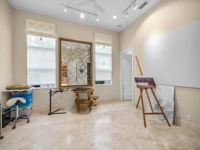 Photo - 606 Hermitage Cir