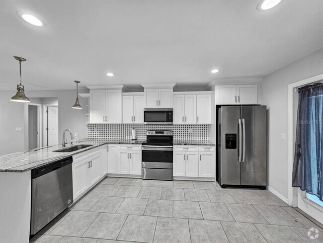 Building Photo - 8014 N 13th St Rental