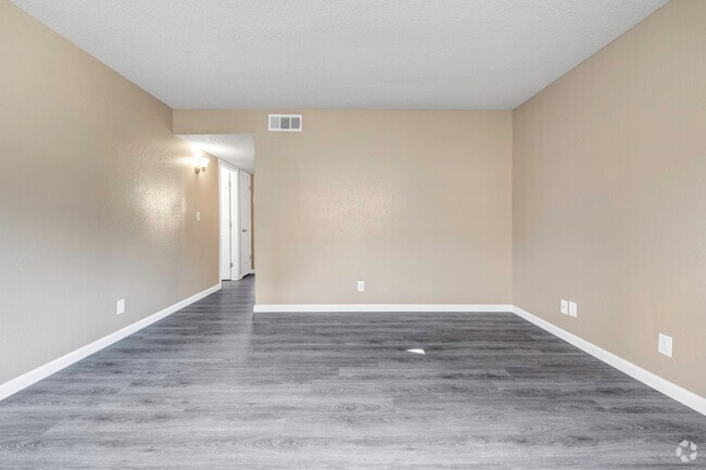 View of livingroom towards bedrooms