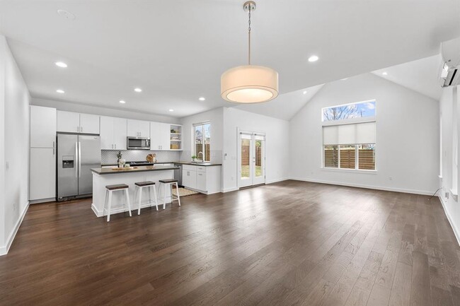 Photo - 3600 Clary Wy