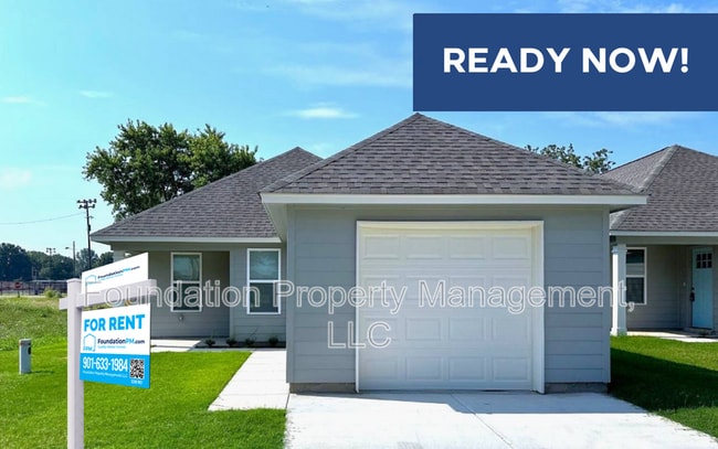 Building Photo - 2502 E Tyler Ave