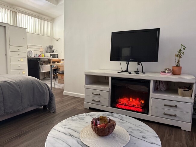 Building Photo - 9918 Mollyknoll Ave