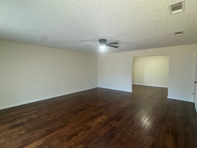 1402 Miranda Ave