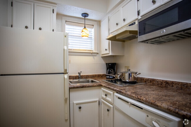 1BR,1BA 350 SqFt - Quarter Inn Apartments