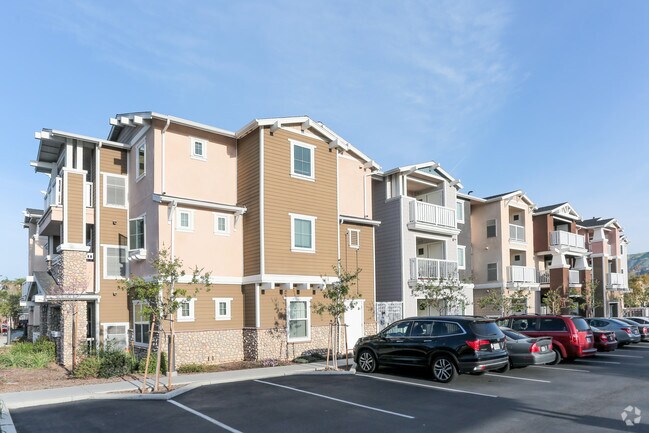 Oakcrest Terrace Apartments For Rent In Yorba Linda Ca Forrent Com