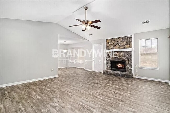 Photo - 427 Cheri Pl