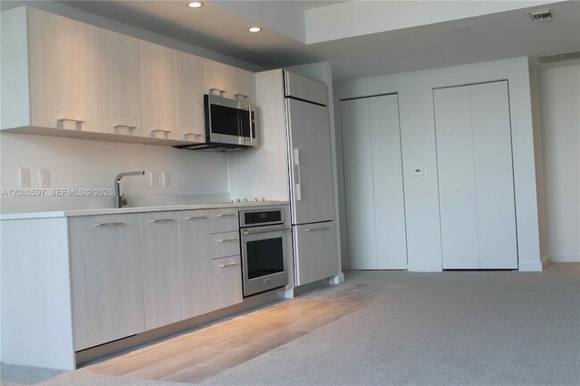 45 SW 9th St Unit 2809