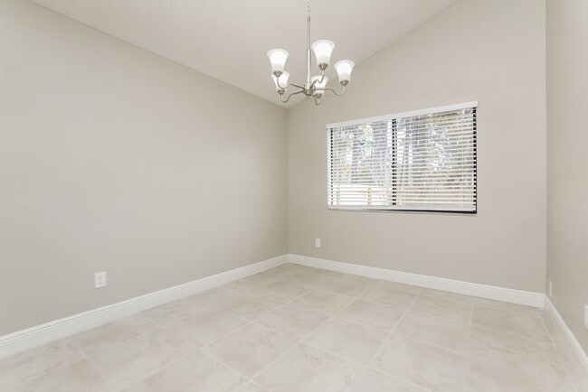 Photo - 173 Lakeside Cir