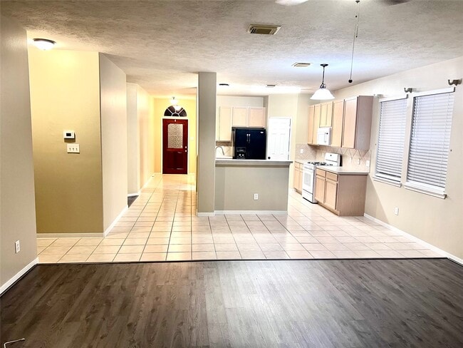 Building Photo - 5301 Carefree Dr