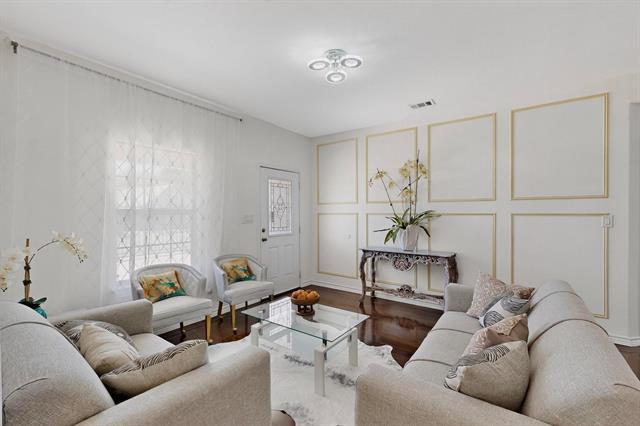 Photo - 6622 Victoria Ave