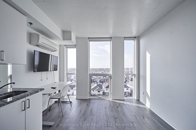 Photo - 1900 Simcoe St N