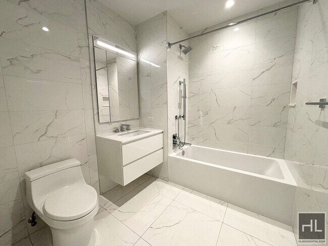 Photo - East 44th Street Unidad 22L