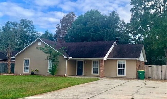 3 Bd / 2 Bath Home in Pinehurst Subd. - 3 Bd / 2 Bath Home in Pinehurst Subd.