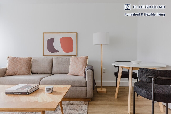 Photo - 160 W 24 St Unidad FL16-ID1636