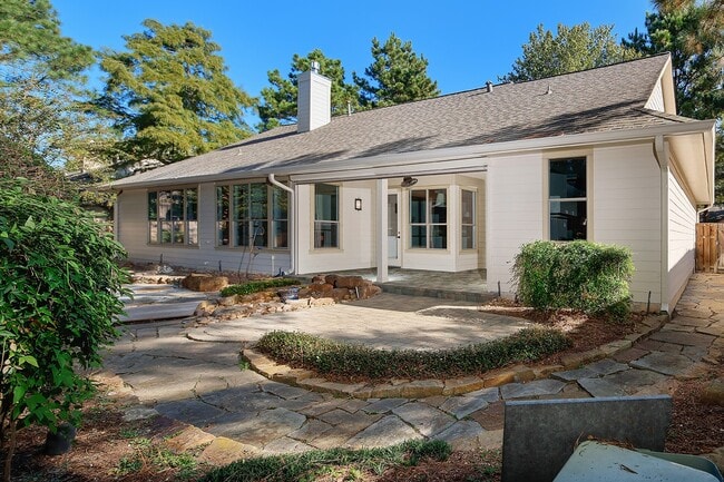 Photo - 118 Douvaine Ct