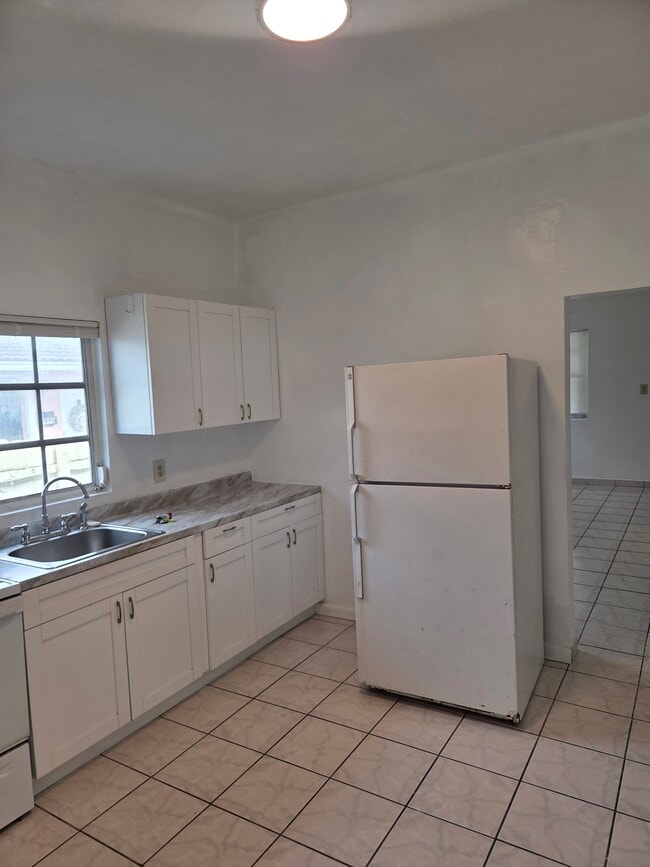 Photo - 2468 SW 16th St