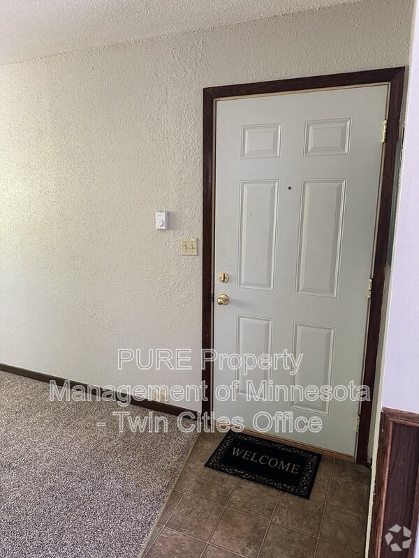 Building Photo - 19065 Lena Ave Unit Apt 4