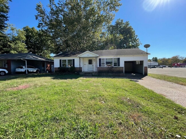 Building Photo - 1303 Warner now available for lease! 3 bed...