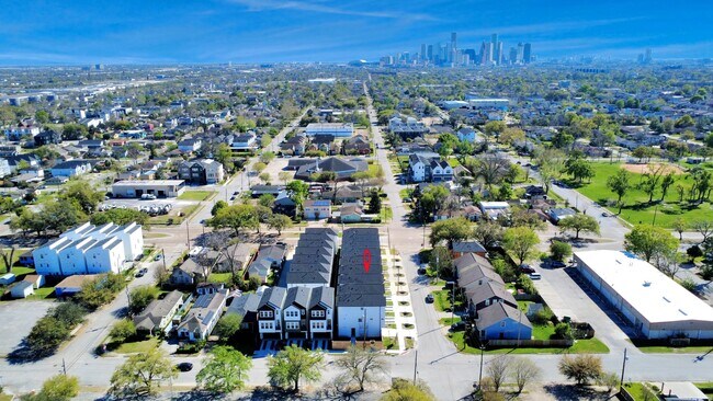 Photo - 4818 Cochran St