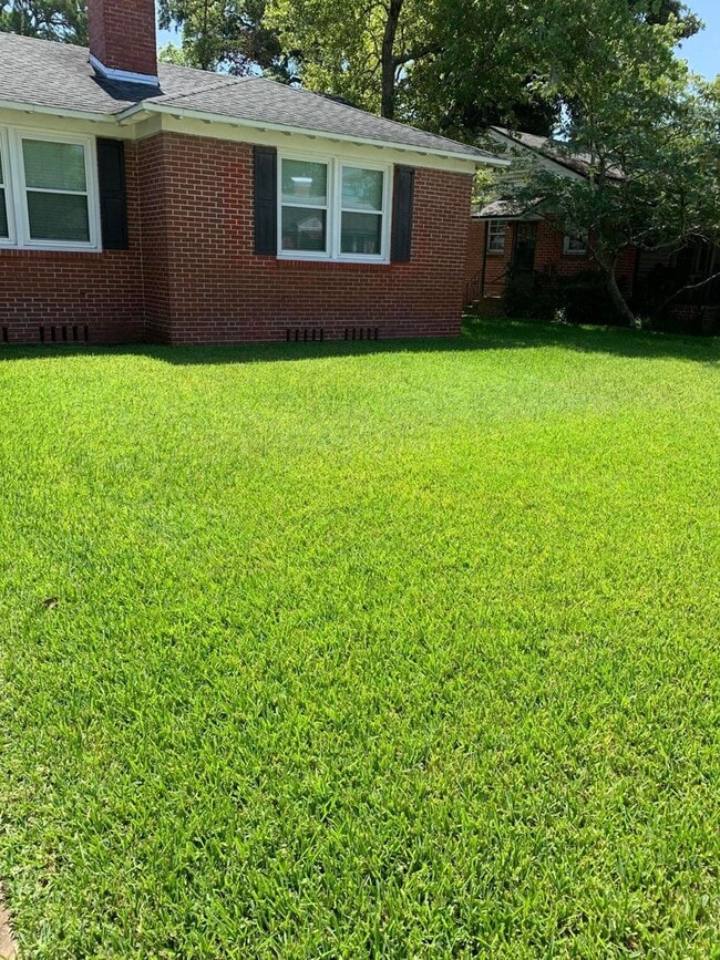 Photo - Charming 2/1 in the heart of St. Nicholas