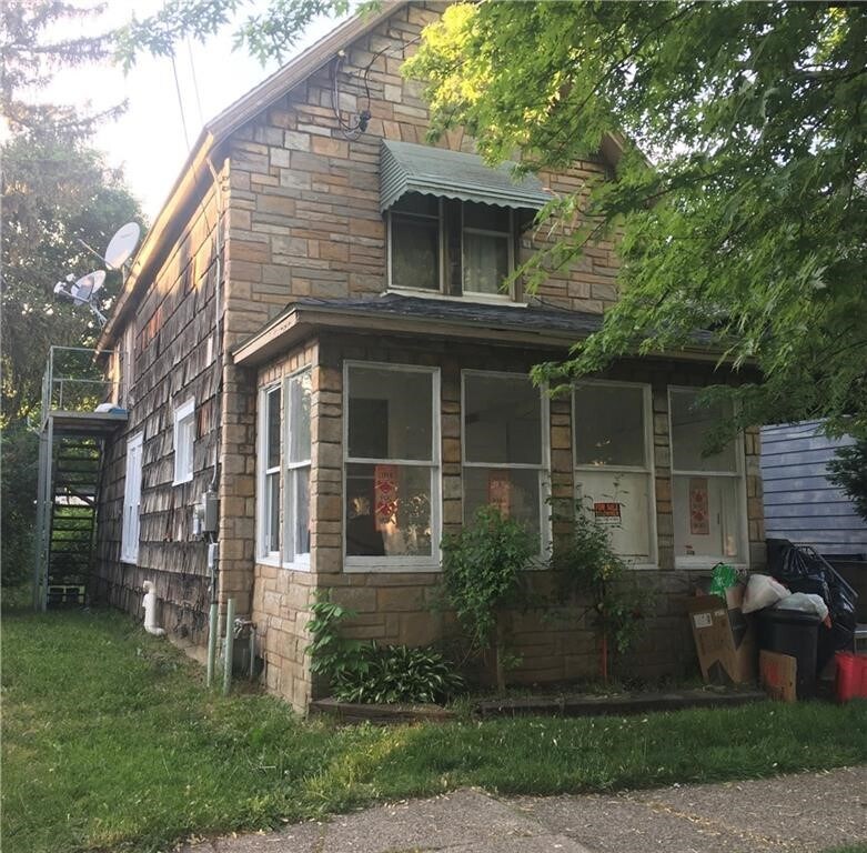 Photo - 1054 W 11th St