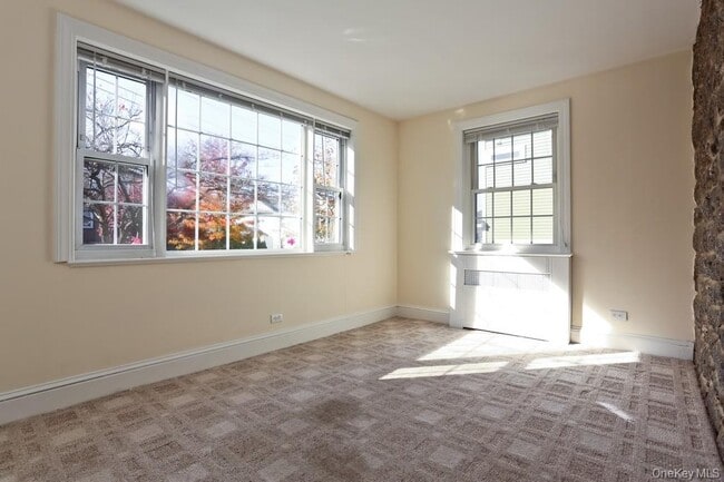 Photo - 215 Maple Ave