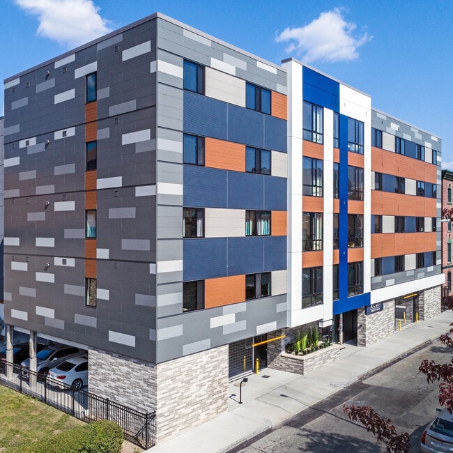 Building Photo - XLVII West Elm