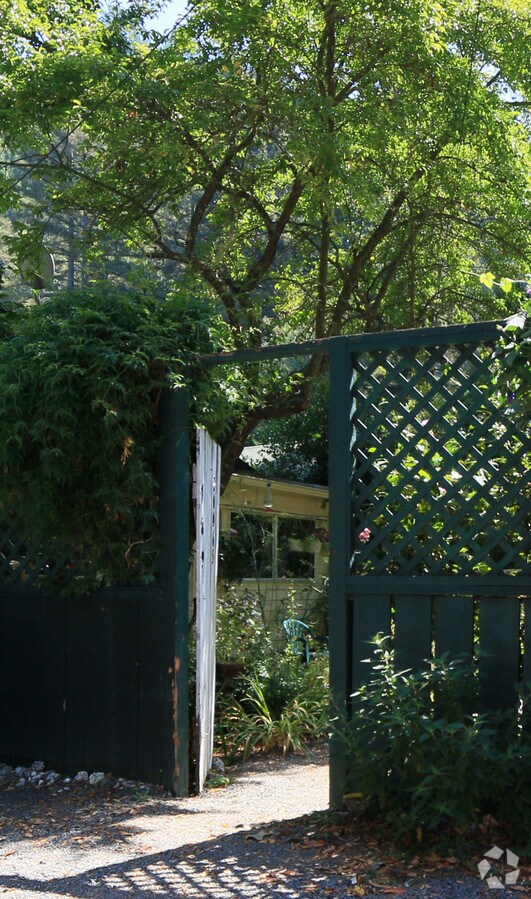 Photo - 20065 River Blvd