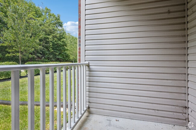 1BR, 1BA - 790SF - Patio