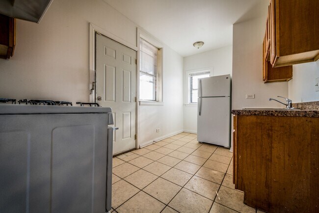6400 S Rockwell