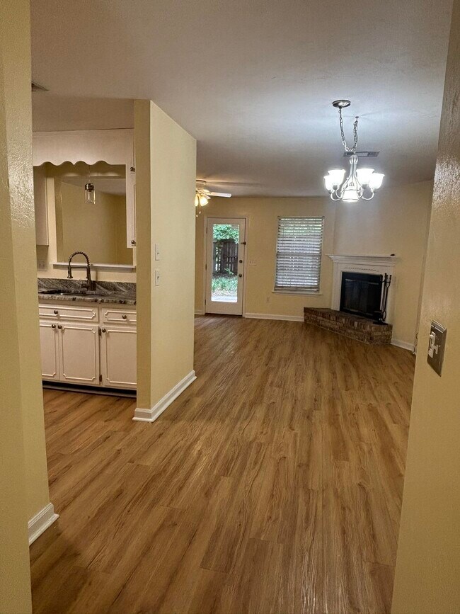 Photo - 552 Teal Ln