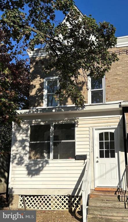 Building Photo - 132 E 18th St Rental