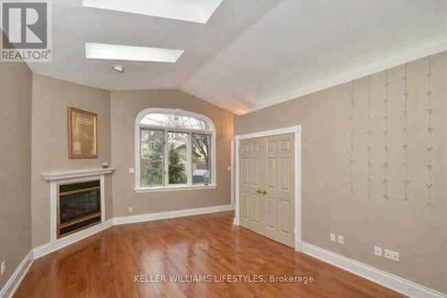 Photo - 303 Pall Mall St