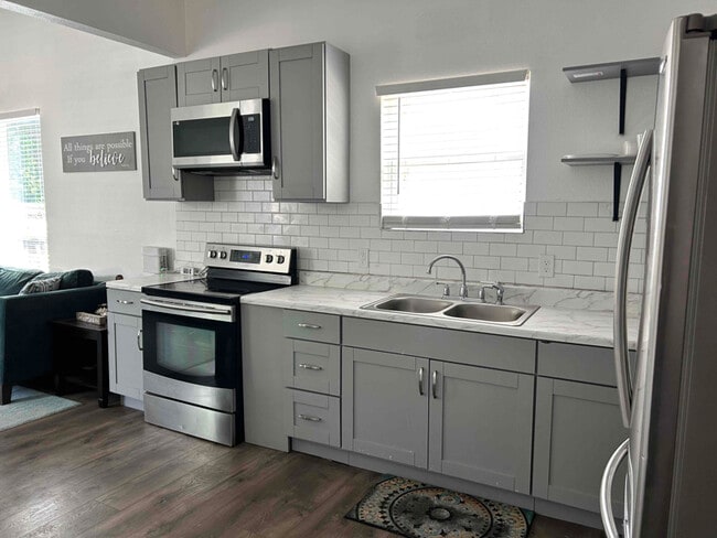 Photo - 206 E Brenham St