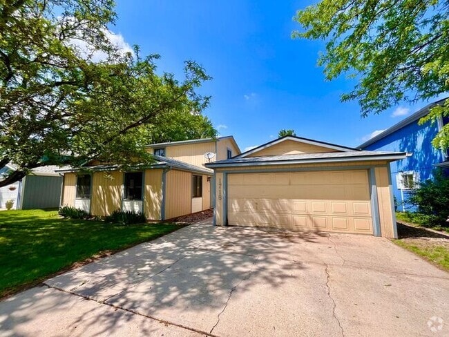 Building Photo - 3 Bed 2 Bath Close to Hughes Staduim Rental
