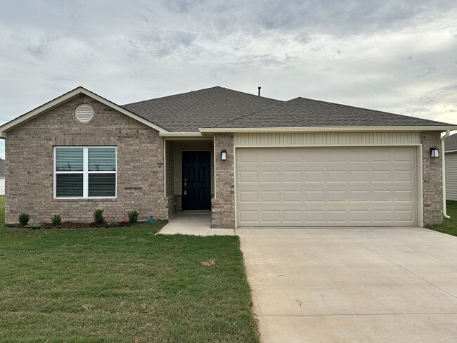 Building Photo - Brand-new 3 bedroom, 2 bath home located in historic Claremore